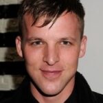 9Yy0UOpLVrzLg5u5Gi60R3nJ364-1